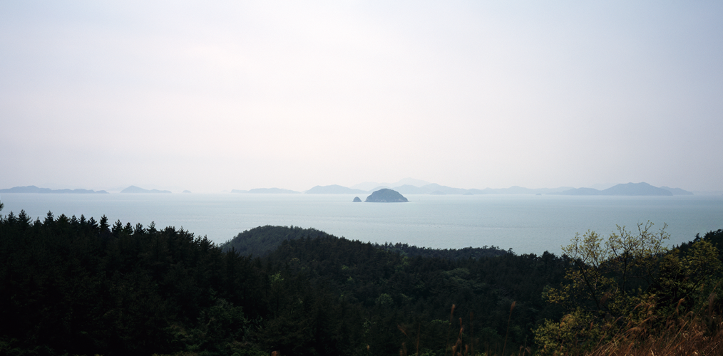 Nếu ngắm nhìn làn nước theo hướng về Mokpo từ đỉnh Sangsang trên đảo Uido thì quần đảo Sinan cùng với vô số các đảo nhỏ tạo nên một cảnh quan kỳ vĩ.