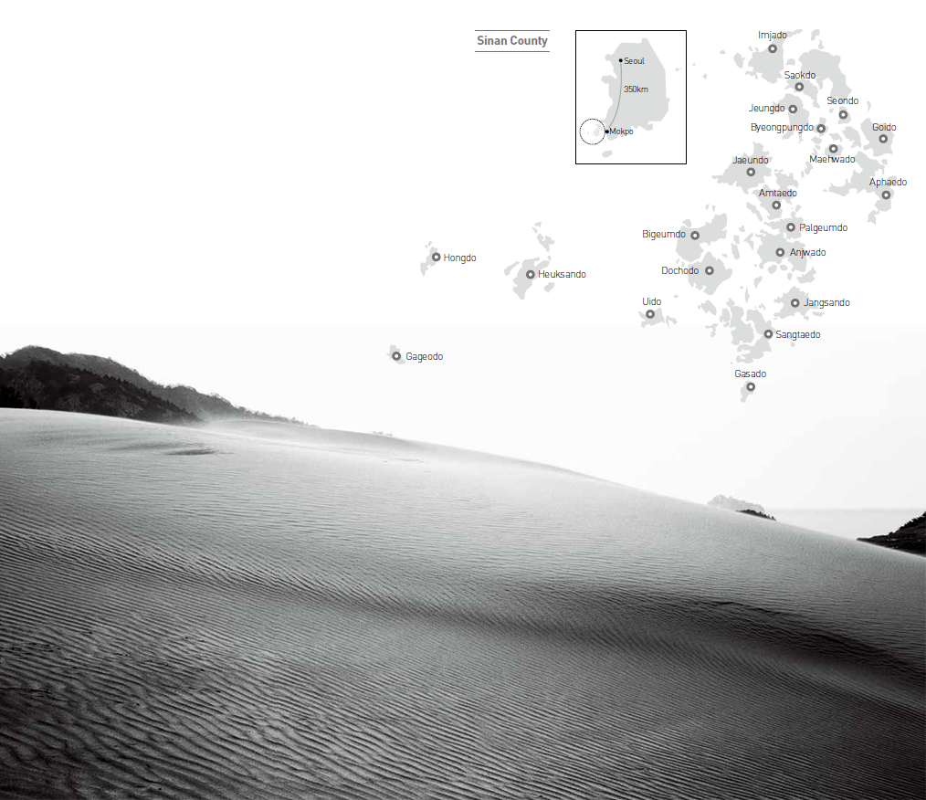 Những cồn cát của làng Donmok trên đảo Uido mỗi ngày thể hiện những diện mạo khác nhau tùy theo điều kiện mưa hay nắng. Người ta bảo rằng phụ nữ làng Donmok phải nuốt vài ký cát trước khi kết hôn.