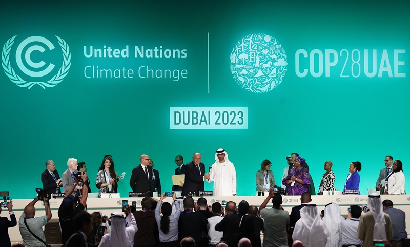 ▲ 한국이 지난달 30일(현지 시간)부터 12일까지 아랍에미리트(UAE) 두바이에서 개최되는 제28차 유엔기후변화협약 당사국총회(COP28)에서 의장국인 UAE가 주도하는 5개 국제 이니셔티브에 참여하기로 했다. 사진은 지난달 30일(현지 시간) 두바이에서 열린 COP28의 개막식 모습. Lễ khai mạc Hội nghị lần thứ 28 các bên tham gia Công ước khung của Liên Hợp Quốc về biến đổi khí hậu (COP28), diễn ra ở thủ đô Dubai vào ngày 30/11/2023 (giờ Các tiểu Vương quốc Ả rập Thống nhất). (Ảnh: Yonhap News - 연합뉴스)
