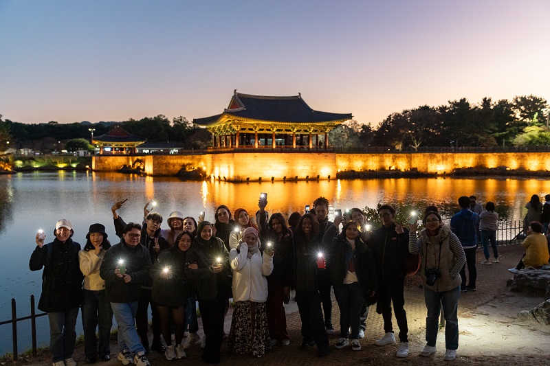 Cung điện Donggung và hồ Wolji nằm ở thành phố Gyeungju (tỉnh Gyeongsangbuk-đo) đã được chọn làm điểm đến du lịch Hàn Quốc năm 2023 theo Tổng cục Du lịch Hàn Quốc (KTO). (Ảnh: KOCIS Invitation Tour 2023)