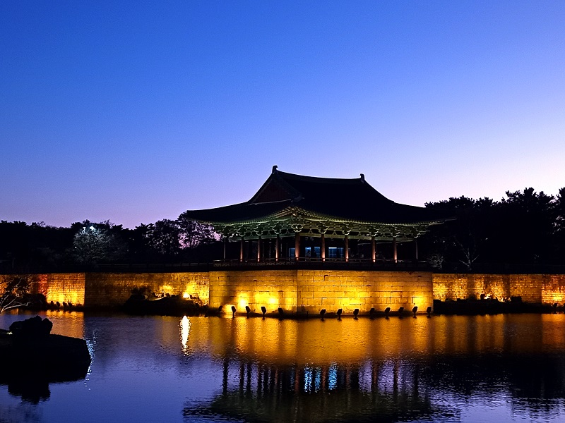 Chính nét đẹp chiều tối của Donggung và Wolji đã khiến cho nơi này được chọn làm địa điểm du lịch của năm 2023 theo Tổng cục Du lịch Hàn Quốc (KTO). (Ảnh: Lưu Thị Thu Loan)