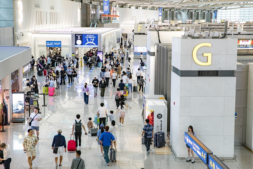 ▲ 인천국제공항공사는 올해 3분기 인천공항 여객 실적이 2001년 개항 이후 역대 최고치를 달성했다고 21일 밝혔다. 사진은 지난달 13일 인천국제공항 제1여객터미널 출국장 전경. Hình ảnh chụp Nhà ga hành khách số 1 của Sân bay Quốc tế Incheon vào ngày 13/9/2024. (Ảnh: Tập đoàn Sân bay Quốc tế Incheon - 인천국제공항공사)