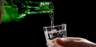 ‘전 세계 소주 열풍’···수출 2억 달러 돌파 – Xuất khẩu các loại rượu Soju của Hàn Quốc vượt mốc 200 triệu USD '전 세계 소주 열풍'···수출 2억 달러 돌파 - Xuất khẩu các loại rượu Soju của Hàn Quốc vượt mốc 200 triệu USD