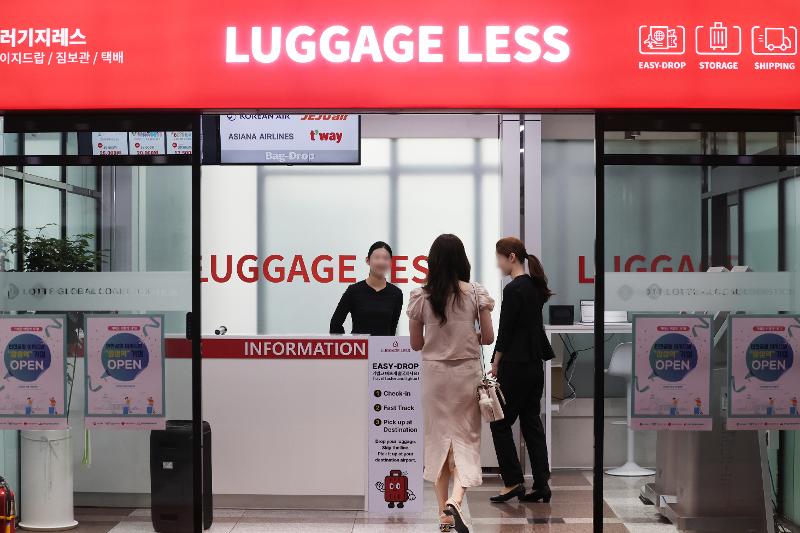 ▲ 29일 서울 강남구 한국도심공항 2층에 공항 외 지역 수하물 위탁 서비스인 '이지드랍' 신규지점이 정식 개장됐다. Quầy dịch vụ “Easy Drop” đã chính thức mở cửa tại Nhà ga sân bay thành phố COEX, quận Gangnam-gu, thành phố Seoul vào ngày 29/5/5025. (Ảnh: Yonhap News - 연합뉴스)