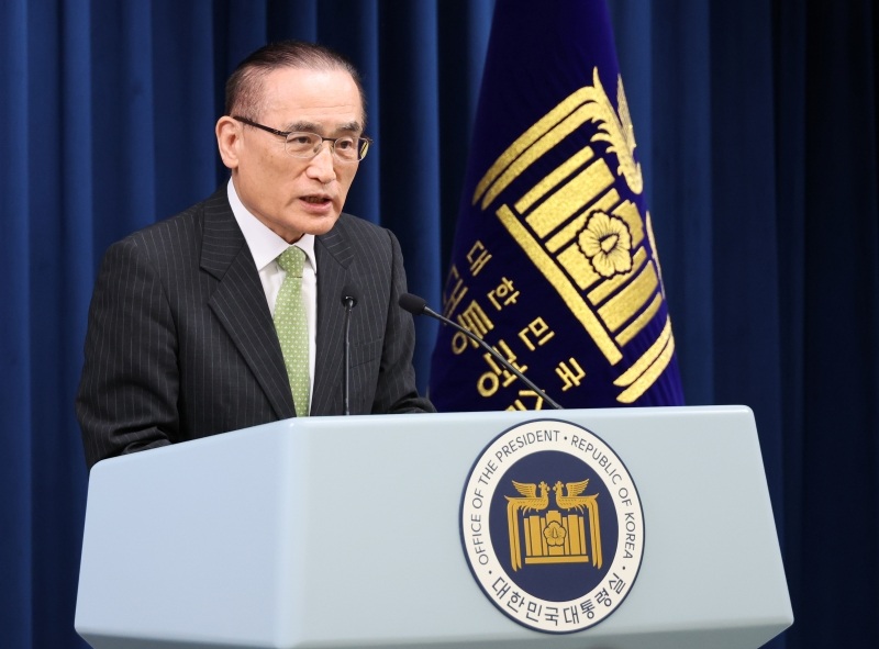 ▲ 위성락 국가안보실장이 15일 오전 서울 용산구 대통령실 청사에서 이재명 대통령 주요 7개국(G7) 정상회의 참석과 관련한 브리핑을 하고 있다. Chánh Văn phòng An ninh Quốc gia Hàn Quốc Wi Sung-lac vào sáng ngày 15/6 đã tổ chức một cuộc họp báo tại trụ sở chính của Văn phòng Tổng thống Hàn Quốc, quận Yongsan-gu, thành phố Seoul. (Ảnh: Yonhap News - 연합뉴스)