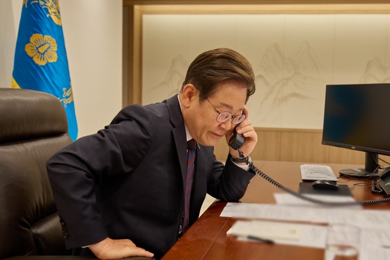 ▲ 이재명 대통령이 11일 페트르 피알라 체코 총리와 첫 전화 통화를 했다. Tổng thống Hàn Quốc Lee Jae-myung đã điện đàm với Thủ tướng Cộng hòa Séc Petr Fiala vào ngày 11/6/2025. (Ảnh: Tài khoản X chính thức của Tổng thống Lee Jae-myung - 이재명 대통령 X)