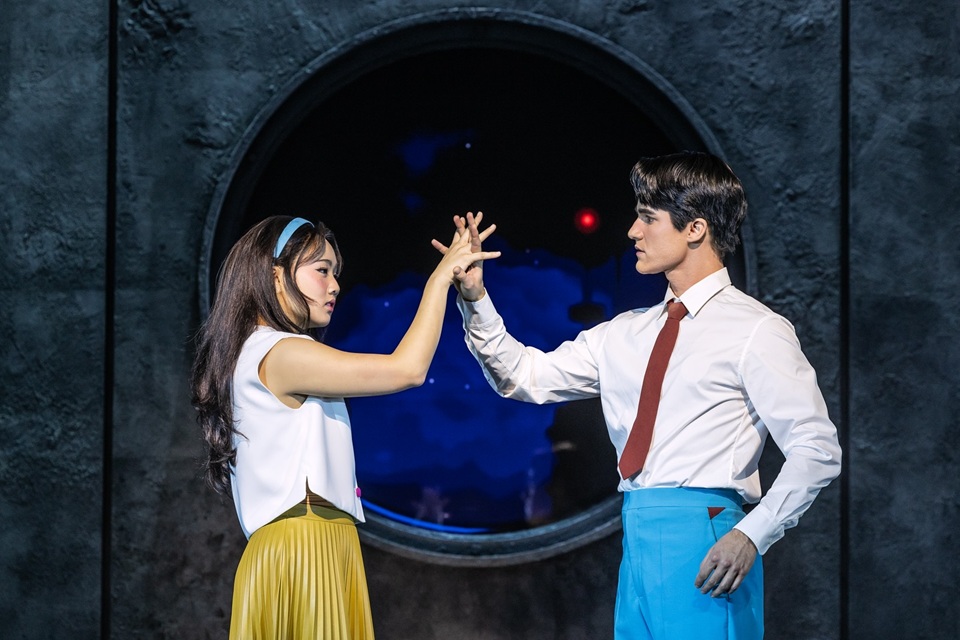 ▲ 한국 창작 뮤지컬 '어쩌면 해피엔딩' 브로드웨이 공연의 한 장면. Một cảnh trong vở nhạc kịch “Maybe Happy Ending” của Hàn Quốc. (Ảnh: Tài khoản Instagram chính thức của Maybe Happy Ending - 어쩌면 해피엔딩 공식 인스타그램)