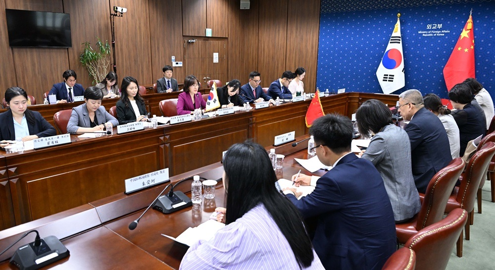 ▲ 29차 한중 경제협력 종합점검회의가 3일 서울 외교부 청사에서 열렸다. Cuộc họp rà soát tổng thể Hợp tác Kinh tế Hàn – Trung lần thứ 29 đã được tổ chức vào ngày 3 tại trụ sở Bộ Ngoại giao Hàn Quốc ở Seoul. (Ảnh: Bộ Ngoại giao - 외교부)