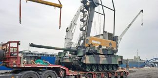 한국, K2전차 폴란드와 수출 계약···9조 원 규모 – Hàn Quốc ký hợp đồng xuất khẩu xe tăng K2 với Ba Lan, trị giá khoảng 9 nghìn tỷ won