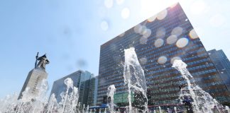 ‘폭염 때 2시간마다 20분 이상 휴식 보장’ 의무화 – Hàn Quốc áp dụng giờ nghỉ 20 phút bắt buộc khi làm việc ngoài trời nắng nóng '폭염 때 2시간마다 20분 이상 휴식 보장' 의무화 - Hàn Quốc áp dụng giờ nghỉ 20 phút bắt buộc khi làm việc ngoài trời nắng nóng