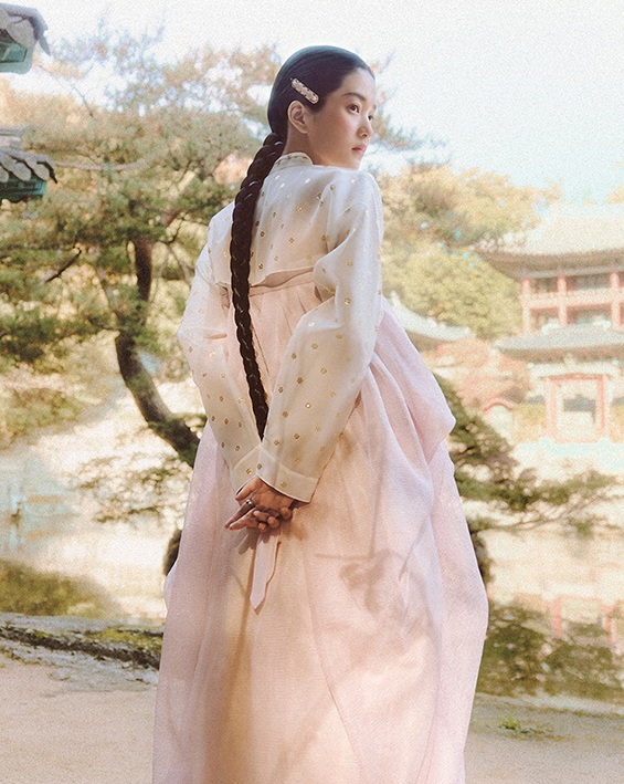 2024 Hanbok Wave với sự góp mặt của nữ diễn viên Hàn Quốc Kim Tae-ri, cùng thương hiệu tham gia Studio Hyeon © Korea Craft and Design Foundation, 2024 Hanbok Wave.