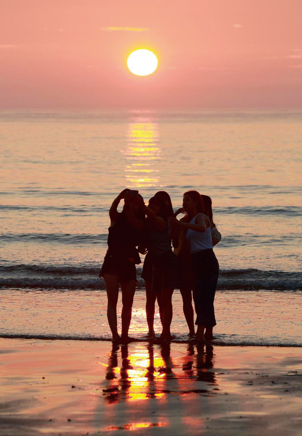 Bờ biển phía tây Hàn Quốc nổi tiếng với những buổi hoàng hôn. / © Taean-gun.

