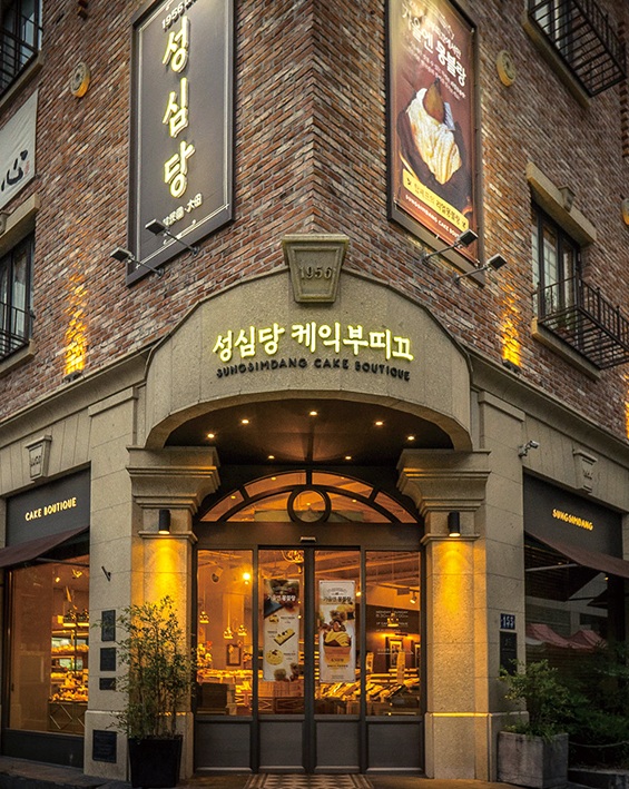 Mặt tiền của Cake Boutique, cửa hàng bánh ngọt thuộc Sungsimdang – tiệm bánh biểu tượng của Daejeon © Sungsimdang.