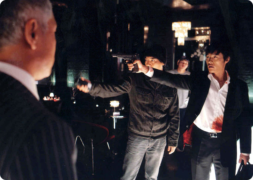 Kim Jee woon directs during the filming of ‘Bittersweet Life