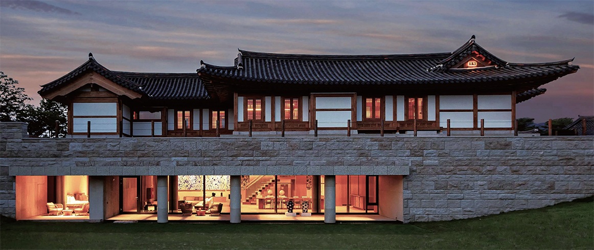📸 “The Hanok Heritage House” – một khách sạn Hanok tại huyện Yeongwol, tỉnh Gangwon, kết hợp vẻ đẹp truyền thống với sự tiện nghi hiện đại. Đây là công trình đầu tiên của kiến trúc sư Hàn Quốc đoạt Prix Versailles 2024 – giải thưởng kiến trúc do UNESCO và Hiệp hội Kiến trúc sư Quốc tế tổ chức, vinh danh những dự án đương đại xuất sắc nhất thế giới.