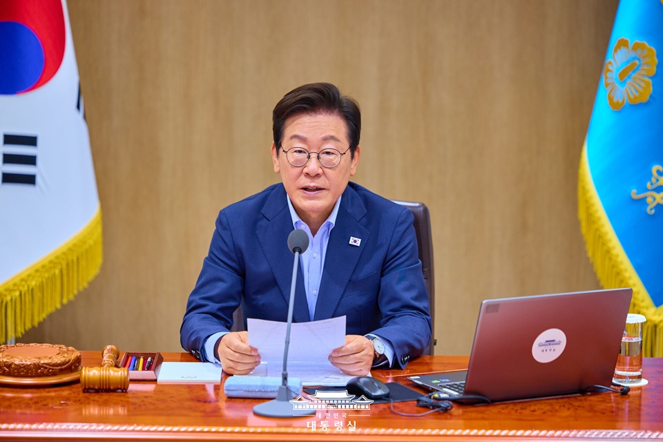▲ 이재명 대통령이 지난달 29일 서울 용산 대통령실 청사에서 열린 제39회 국무회의에서 발언하고 있다. Tổng thống Hàn Quốc Lee Jae Myung trong cuộc họp nội các lần thứ 39 được tổ chức ở trụ sở chính của Văn phòng Tổng thống Hàn Quốc, quận Yongsan-gu, thành phố Seoul vào ngày 29/8/2025. (Ảnh: Văn phòng Tổng thống Hàn Quốc - 대한민국 대통령실)