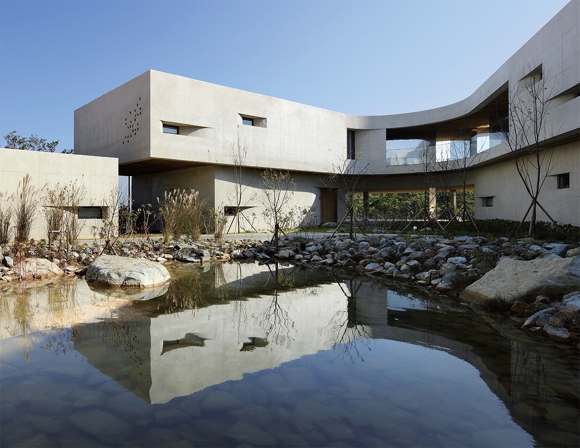 Namhae Southcape Linear Suite and Villas, 2013 / © Kim Yong-kwan.