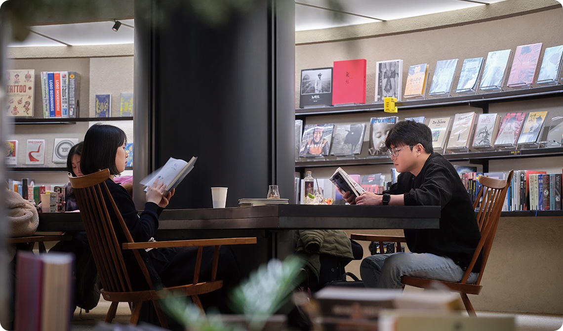 Graphic Bookstore: Hiệu Sách Có Một Không Hai