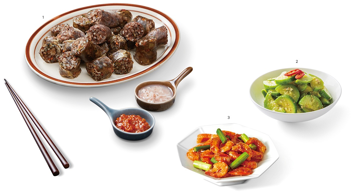 1. Saeujeot – tôm muối lên men, phổ biến khi ăn với sundae (dồi) tại vùng Chungcheong-do và Gangwon-do.2. Saeujeot tăng vị umami cho các món như aehobak bokkeum (bí xanh xào).3. Mareunsaeu bokkeum – tôm khô rang gia vị.