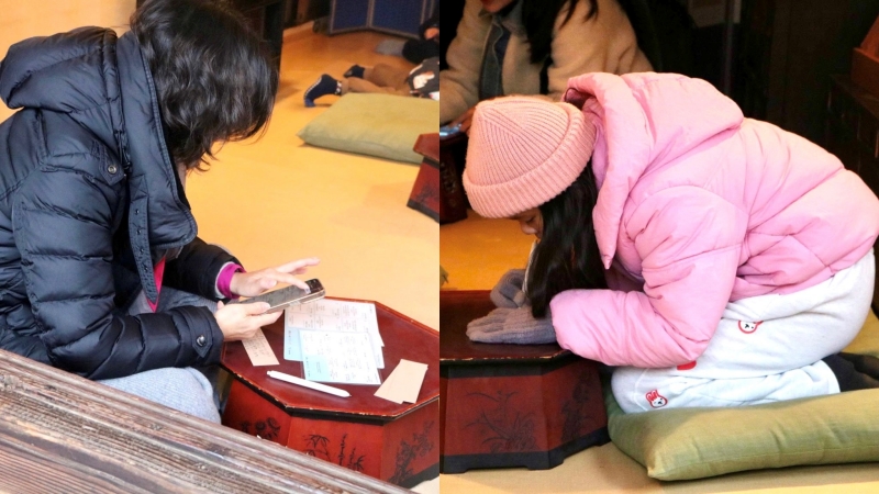 Trong không gian yên tĩnh của Hanok, từng nét chữ trở thành cách để người tham gia ghi nhớ một năm đã qua và hình dung về năm mới. (Ảnh: Phan Thị Thu Đào)