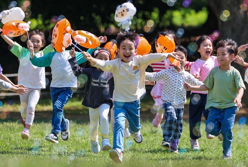 ▲ 국가데이터처가 3일 발표한 '2024년 생명표 작성 결과'에 따르면 지난해 태어난 출생아의 기대수명은 전년보다 0.2년 늘어난 83.7년으로 역대 최고 수준을 기록했다. Ngày 3/12/2025, Bộ Dữ liệu và Thống kê Hàn Quốc đã cho biết tuổi thọ trung bình của những người sinh năm 2024 là 83,7 tuổi. (Ảnh: Yonhap News)