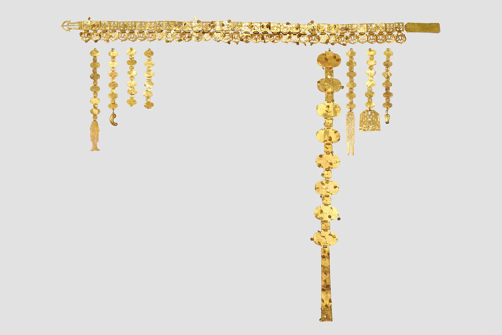 Đai vàng từ mộ Seobongchong, thời Tam Quốc, vương quốc Silla (57 TCN–676 SCN) © Bảo tàng Quốc gia Hàn Quốc.