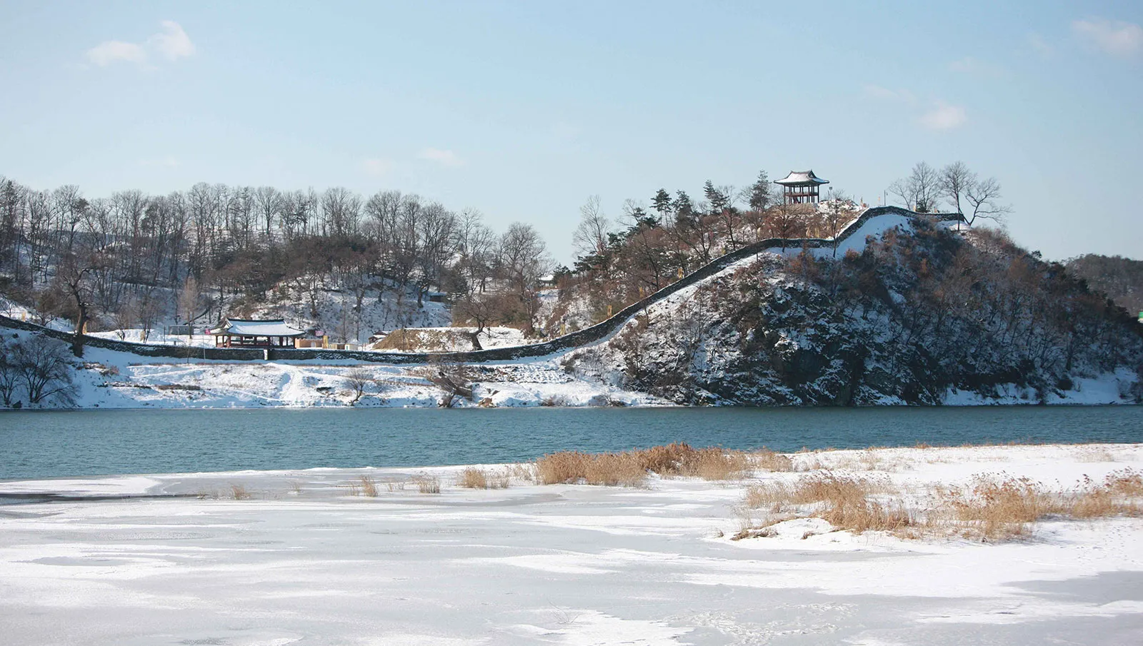 Pháo đài Gongsanseong vào mùa đông…
