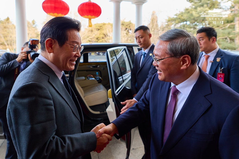 이재명 대통령, 중국 서열 2·3위 연쇄 면담 - Tổng thống Lee Jae Myung gặp gỡ các quan chức cấp cao Trung Quốc