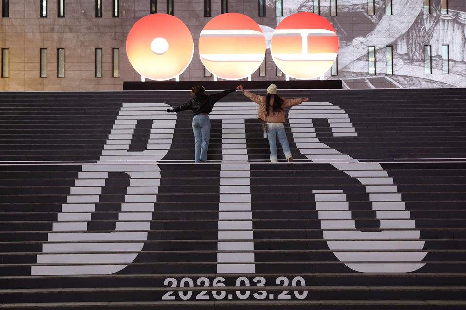 BTS, '아리랑' 들고 3월 광화문서 복귀···촬영·장소 사용 허가 - BTS được chấp thuận tổ chức buổi concert miễn phí tại trung tâm thành phố Seoul