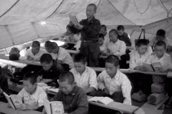 Phòng học tạm được che bằng vải bạt (1951) ⓒ KBS