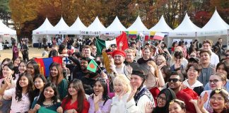 지난해 한국 국적을 취득한 귀화자 1.1만 명, ‘팬데믹 이후 최다’···과반은 중국인 – Hơn 11.000 người nhập quốc tịch Hàn Quốc vào năm 2025, người Trung Quốc chiếm hơn một nửa 지난해 한국 국적을 취득한 귀화자 1.1만 명, '팬데믹 이후 최다'···과반은 중국인 - Hơn 11.000 người nhập quốc tịch Hàn Quốc vào năm 2025, người Trung Quốc chiếm hơn một nửa